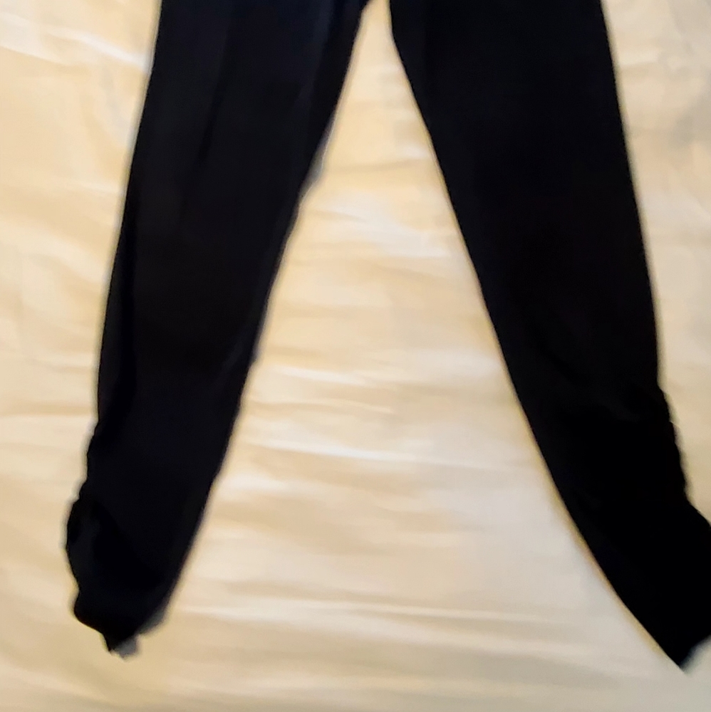 SO WOMEN'S LEGGINGS WITH SCRUNCHY BOTTOMS, SIZE MEDIUM